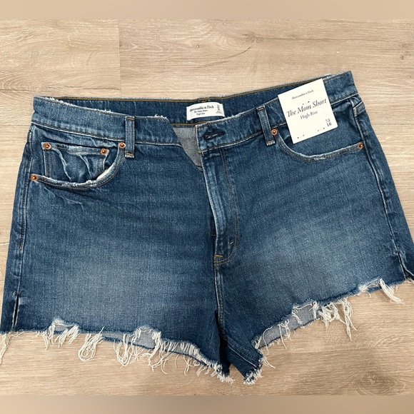 Abercrombie & Fitch Pants - NWT Abercrombie High Rise Mom Short